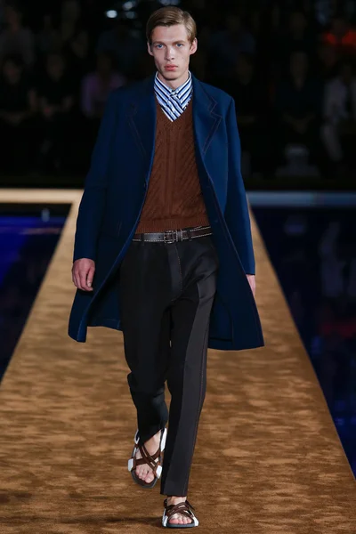 Look 12